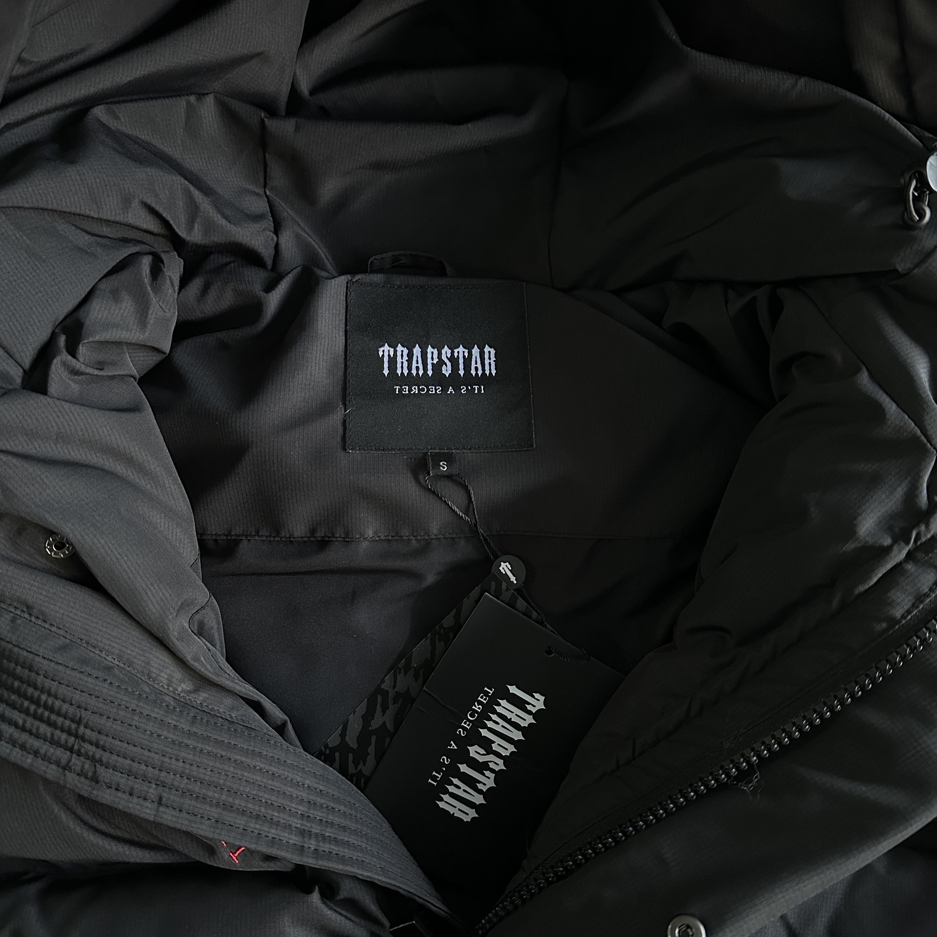 Trapstar Decoded Hooded Puffer Jacket 2.0 Black / Infrared